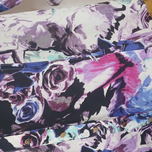 LIKE NEW! BEBE Multicolor Floral Zip Pocket Blouse Snap Close Xl - Picture 7 of 14